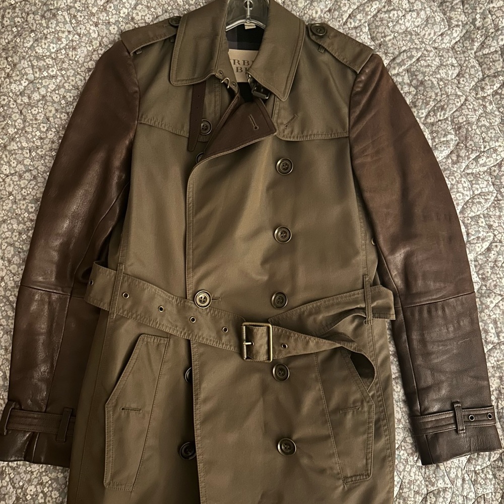Burberry leather sleeve trench size 4. Excellent condition.